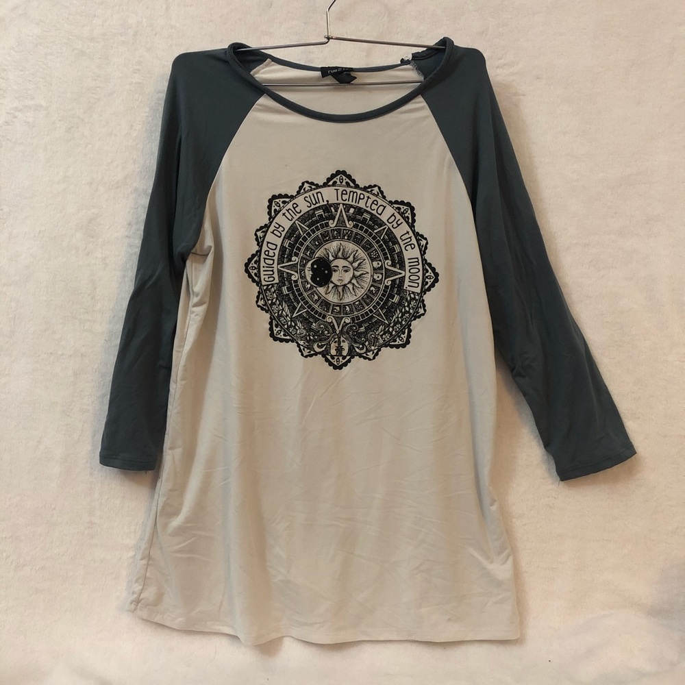 ✰ Sun/Moon Top - Picture 2 of 5